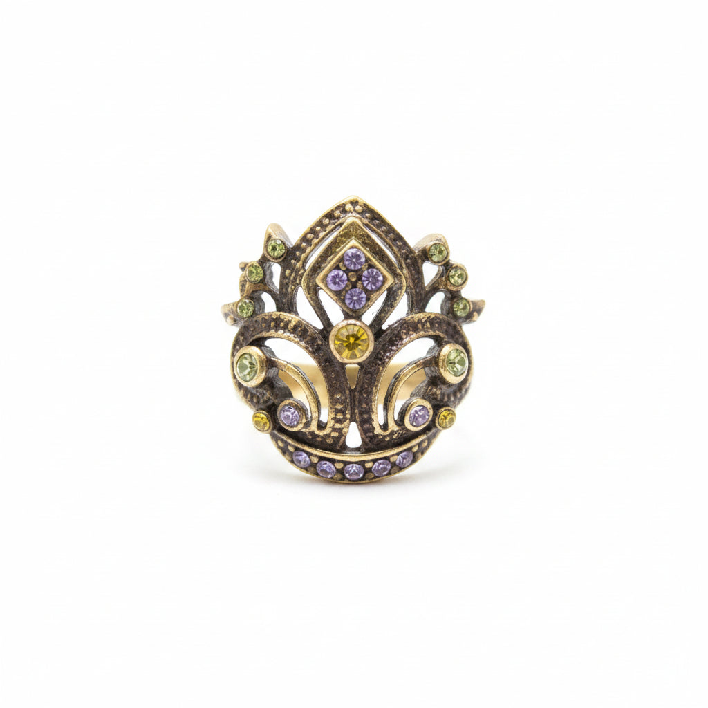 Original close-up of the coordinating Heidi Daus ring